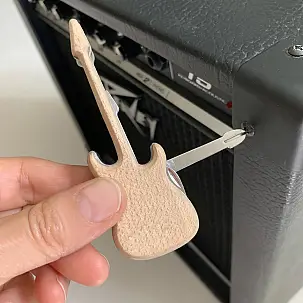 Mini-Multitool in Gitarrenform