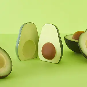 Salz- und Pfefferstreuer in Avocado-Form