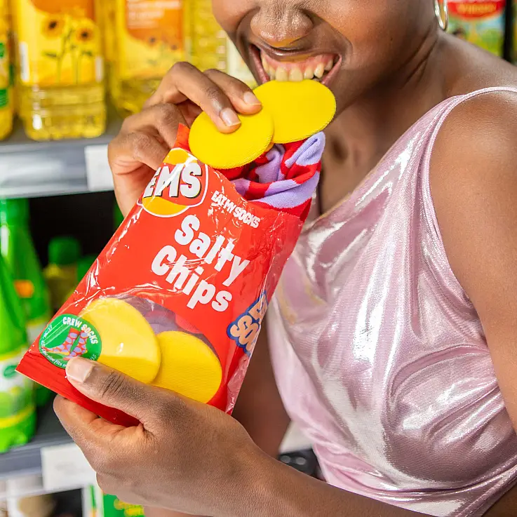 Verpackt in einer Tüte mit Chips